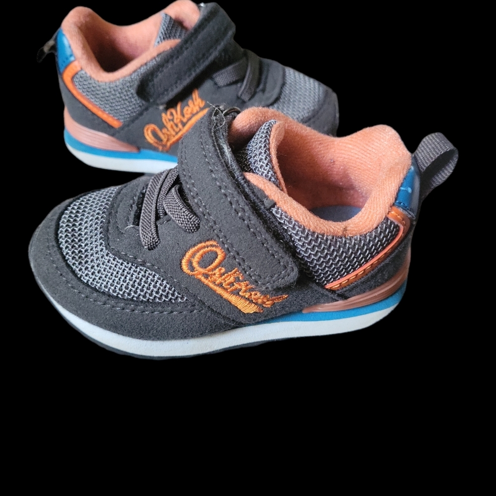 Oshkosh size 4 toddler shoes